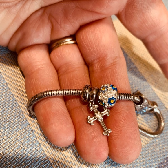 “Celebrate Life” bracelet in excellent condition, no flaws! Comes with pouch! - Picture 4 of 7